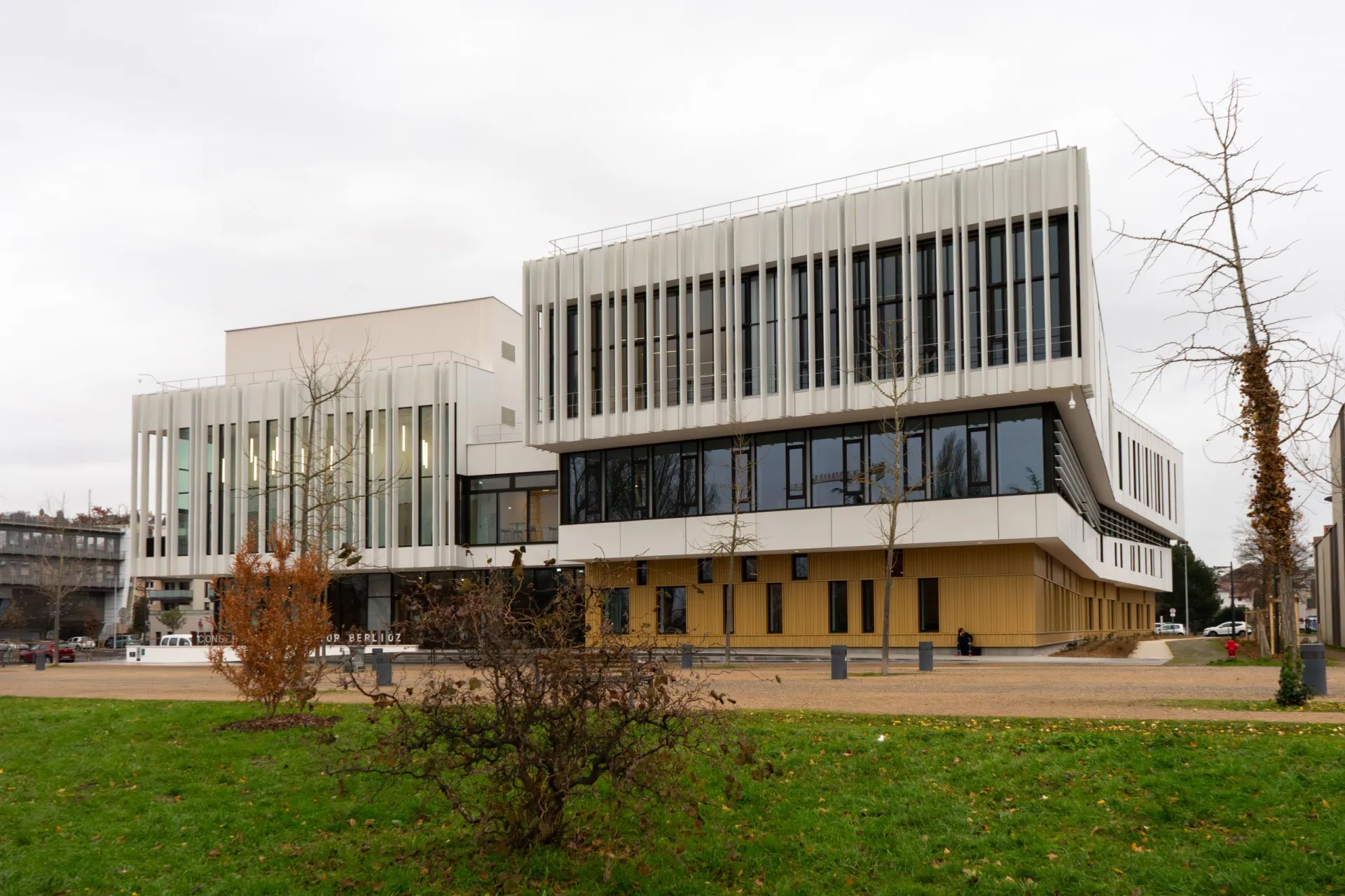Konservatorium Berlioz, Fassade
